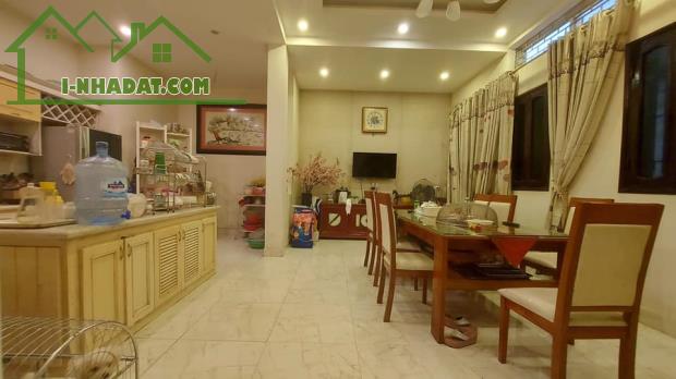 Bán BT Cầu Giấy 130m 4t mt 7.5m chỉ 15.9 tỷ Cầu Giấy