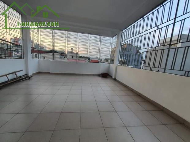 Bán nhà Hồng Tiến - Long Biên, 80m2, 5T, 5.3m MT, giá 11.8 tỷ, với tiện ích công năng cao. - 5