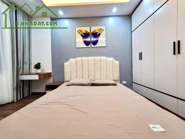 Bán nhà Láng, Đống Đa, dt 52m x5t, mt 4,5m. giá 6,2 tỷ