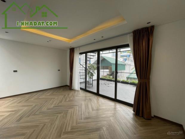 Bán nhà đường Nguyễn Văn Cừ 55m2 x 6 tầng, 7m mặt tiền, Giá 11.5 tỷ, thang máy, Ô tô, KD - 1