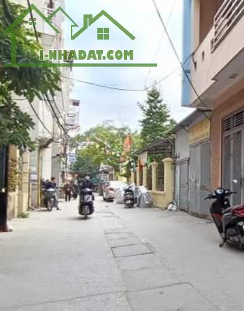 BÁN NHÀ KIM GIANG. LÔ GÓC.ÔTÔ VÀO NHÀ. KD. DT 51M. 5TẦNG. MT 5.7M.NHỈNH 7 TỶ. CẦN BÁN GẤP