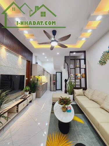 Bán Gấp Nhà Trường Chinh 35m×6T Gần ĐH Y 50m Ra Ô Tô Tránh. Nhỉnh 4 tỷ