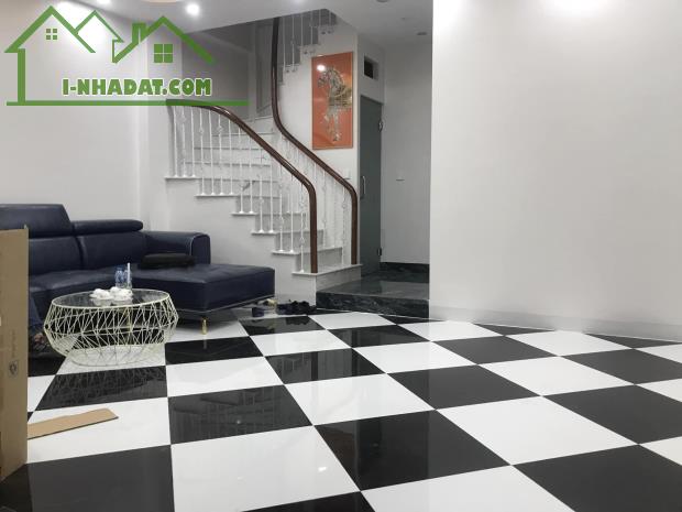 Bán nhà Hoa Bằng, Cầu Giấy, dt 36m x7t, mt 5, 3m. giá 6,5 tỷ.