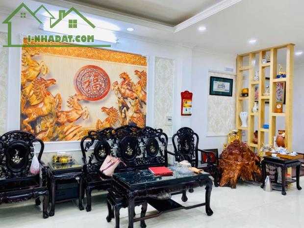 Bán nhà phân lô Trần Quốc Hoàn 55mX5tầng MT6.3 giá19.5tỷ