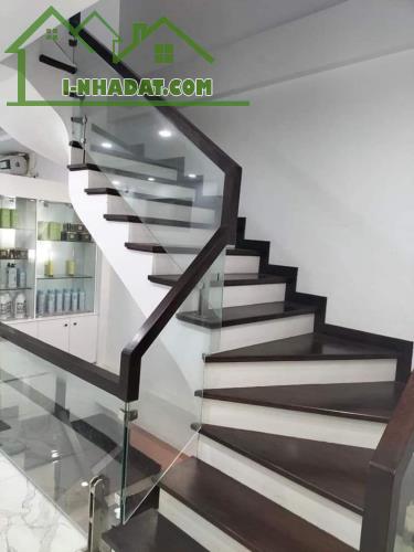 Bán Nhà Nguyễn Sơn- Nguyễn Văn Cừ, 55m2. 5 Tầng. MT 4,58m. Gara Ô Tô, Ô chờ Thang Máy - 1