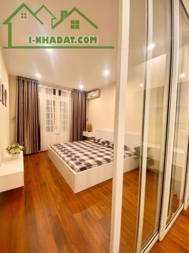 Bán nhà phố Lê Ngọc Hân 182 m2, mặt tiền phố 4,5m, kinh doanh cao cấp, 95 tỷ.