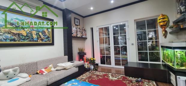 BÁN GẤP NHÀ 4 TẦNG 90M2, MT 4M5 PHỐ NGUYỄN VĂN CỪ, PHÂN LÔ Ô TÔ,  KINH DOANH. GIÁ 12 TỶ - 4
