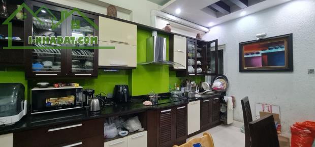 BÁN GẤP NHÀ 4 TẦNG 90M2, MT 4M5 PHỐ NGUYỄN VĂN CỪ, PHÂN LÔ Ô TÔ,  KINH DOANH. GIÁ 12 TỶ - 2