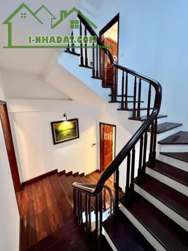 Hiếm, Bán nhà Trung Văn, Nam Từ Liêm,mới đẹp, ở sướng, ô tô gần,  45m2×5t, chỉ 4.5 tỷ.