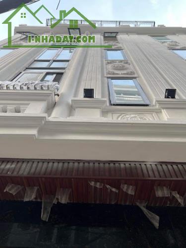 Cần bán nhà riêng, lô góc, ô tô tránh. 35/46m2 6 tầng mặt tiền 5m. ĐƯỜNG LÁNG - Quận Đống