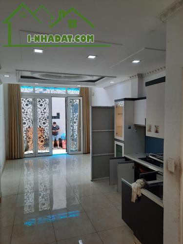 Nhà ngay Ngã tư Hàng Xanh, Bình Thạnh, 70m2, chỉ 7 tỷ 200