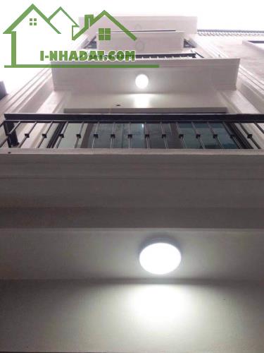 CẦN BÁN 76m2 6 tầng mặt tiền 6.4m, NGUYỄN CHÍ THANH - Quận Đống Đa, giá nhỉnh 13 tỷ LH.