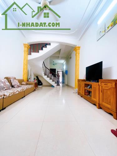 Bán nhà Ngô Quyền, Hà Đông,dt 33m2*5T phân lô oto đỗ cửa giá chỉ 7 tỷ!