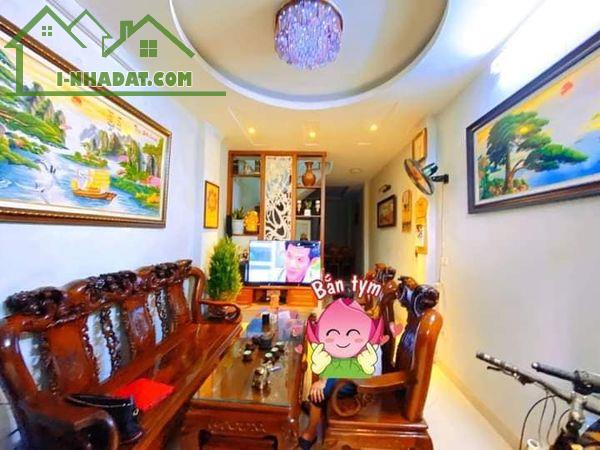 Bán  nhà Cầu Giấy dt45m x6t, mt 4m. giá 6.9 tỷ.