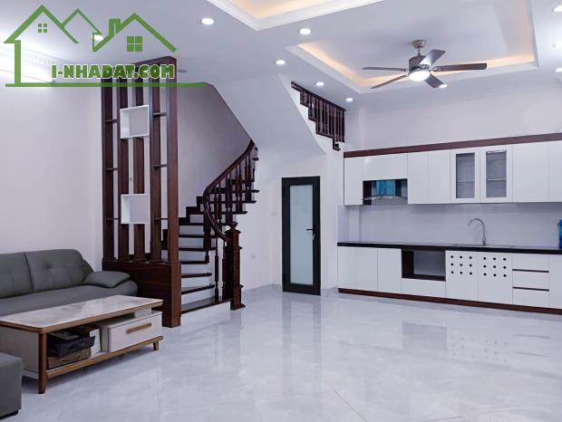 Bán Nguyễn Khang cầu Giấy. 30m x5t,mt 5m. gía 5,25 tỷ. - 2