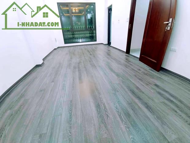 Bán Nguyễn Khang cầu Giấy. 30m x5t,mt 5m. gía 5,25 tỷ.