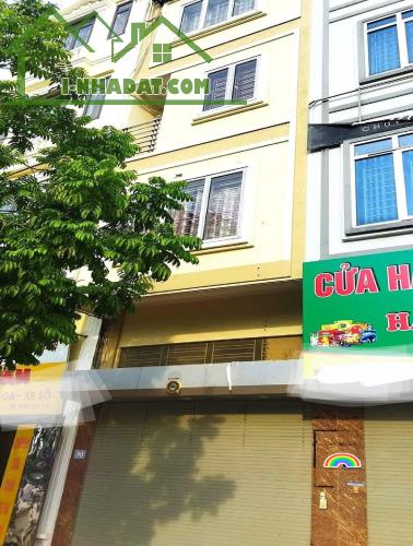 Nhà mặt Tiền giá rẻ Phố Phú Viên 40mx 4T, MT3,4  Giá 8 tỷ ô tô tránh đỗ cửa ngày đêm