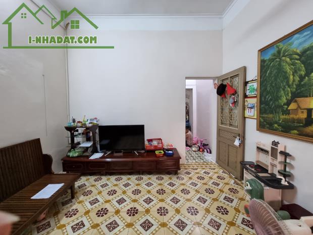 Nhà phân lô – oto vào nhà Nguyễn Khánh Toàn , Cầu Giấy  60m2 5 tầng chỉ 8,6 tỷ . - 2