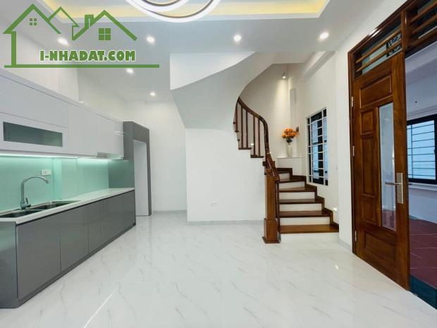 Bán nhà mới Đại Mỗ, Nam Từ Liêm xây 5 Tầng, 3P ngủ , 40m ô tô đỗ giá 4.3 tỷ - 5