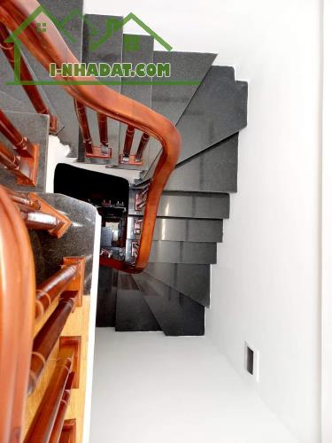 Bán nhà mới Đại Mỗ, Nam Từ Liêm xây 5 Tầng, 3P ngủ , 40m ô tô đỗ giá 4.3 tỷ
