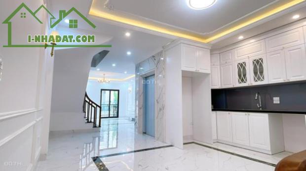 Bán nhà khu Vip Ái Mộ - Bồ Đề 72m2 x 5m MT x 6, Giá 15.6 tỷ, thang máy, ô tô, kinh doanh. - 3