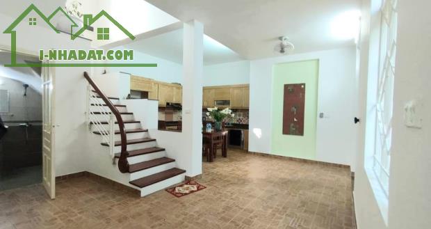 💥 Bán Biệt thự Mặt phố Âu Cơ, Tây Hồ, 102m2 3T, MT 10m, Ở sướng KD, Chỉ 22 Tỷ 💥 - 2