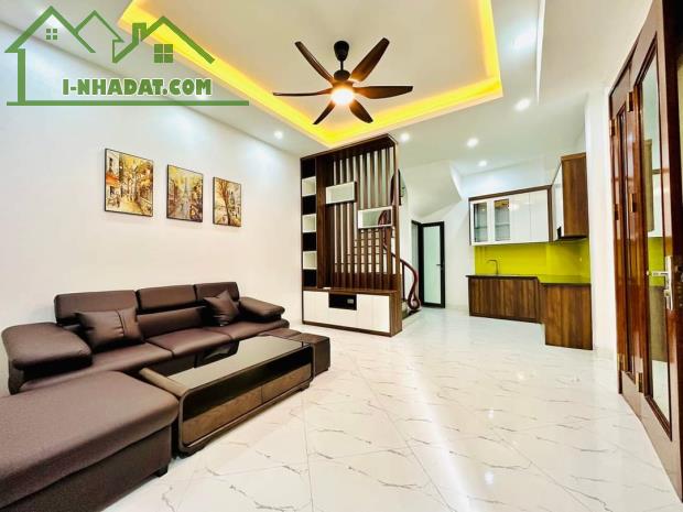 Siêu Hot Phố Giáp Bát 32m×5T. Nhà Mới 3 Ngủ. Giá 8.6 Tỷ