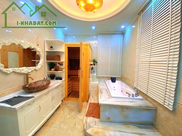 BÁN BIỆT THỰ DÂN XÂY ĐƯỜNG NGUYỄN KHANG, LÔ GÓC, DT 156M2 x 5T, MT 20M, GIÁ 41 TỶ.