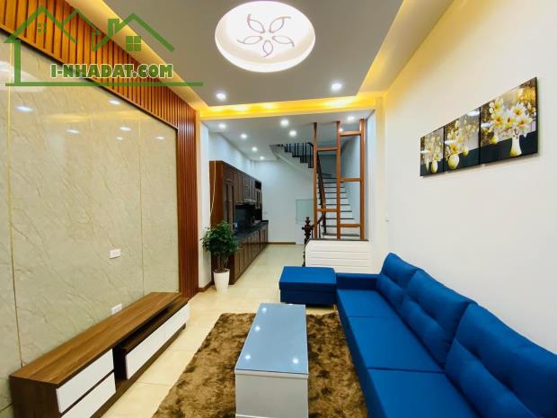 Bán nhà Lê Trọng Tấn, Quận Thanh Xuân, DT: 50m. Giá: 9,8  tỷ