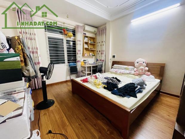 Bán nhà Lê Trọng Tấn, quận Thanh Xuân. DT: 50m x 5 tầng. Giá: 12 tỷ. Lô góc - 2