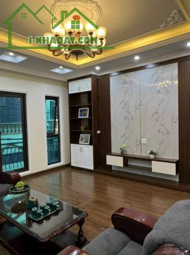 Siêu phẩm Giang Văn Minh, Ba Đình, gara ô tô, thang máy, gần phố, 72m, 12.5 tỷ