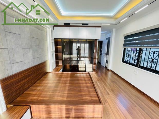 BÁN NHÀ PHỐ NGUYỄN VĂN CỪ 50M x 6T, THANG MÁY, ÔTÔ TRÁNH, VỈA HÈ, KINH DOANH. HƠN 8 TỶ