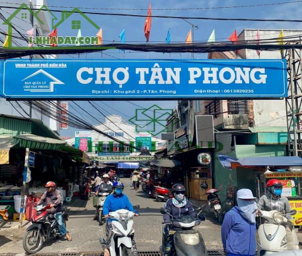 BÁN LỖ NHÀ TÂN PHONG SỔ HỒNG RIÊNG THỔ CƯ ĐƯỜNG RỘNG SÂN ĐẬU 2 OTO - 1