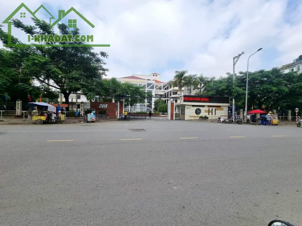 Mặt tiền đường 40m Trần Thị Ngôi, P.4, Q.8, DT: 80m2, bốn tầng, giá 14 tỷ .