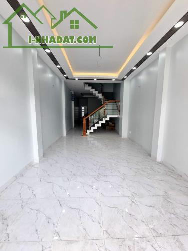 Mặt tiền đường 40m Trần Thị Ngôi, P.4, Q.8, DT: 80m2, bốn tầng, giá 14 tỷ . - 2
