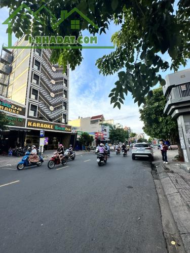 Bán nhà MTKD đường Tân Sơn Nhì - DT: 10x35m nở hậu 14m - 1 lầu đang cho thuê - Gía: 65 tỷ