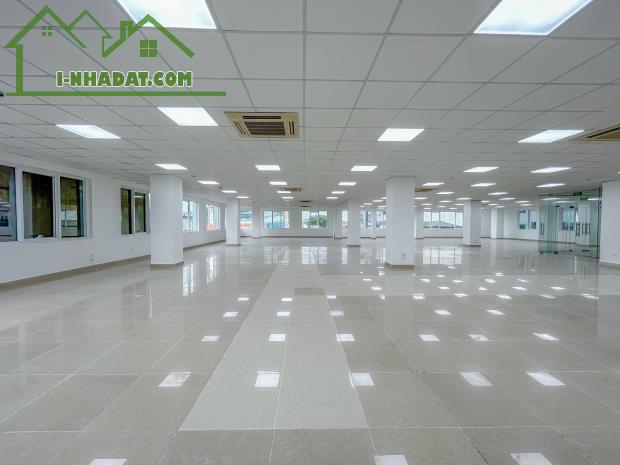 Cho thuê mặt bằng văn phòng làm việc, showroom ở đường Láng, giá tốt