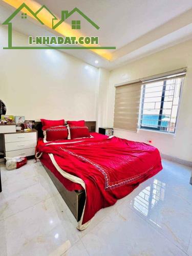 Bán Nhà Thạch Bàn, Long Biên 47m2, 5T giá 7,3 tỷ ( gần trường THCS Thạch Bàn)