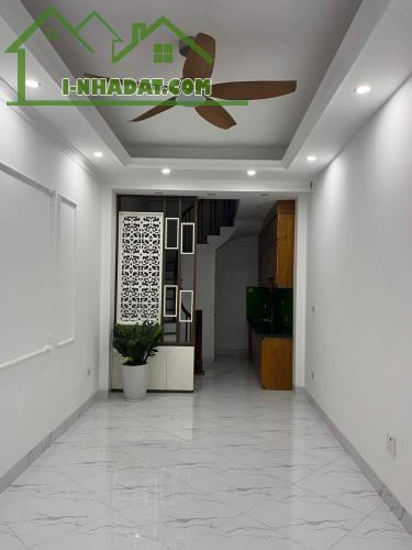Bán nhà Quận Thanh Xuân, Đường  Hoàng Đạo Thành. Dt: 40m, 6T, Giá  10,5 tỷ - 2