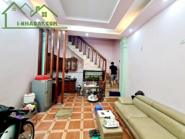 Bán gấp -  nhà ngõ 99 Định Công, Quận Hoàng Mai. DT: 35m, Giá: 5,3 tỷ - 3