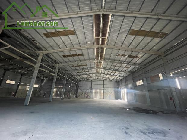 Cho thuê kho xưởng 800m2 - 900m2 khu vực gần cổng chào Hoài Đức đường QL32