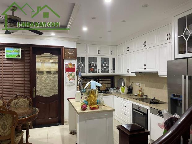 ? BIỆT THỰ VIP NGUYỄN TRÃI  THANG MÁY VỈA HÈ KINH DOANH ĐỈNH 98m2 x 5T, MT 5.6m, HƠN 28 TỶ