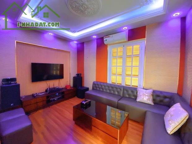 CẦN BÁN GẤP BT CẦU GIẤY, LÔ GÓC, Ô TÔ 45 CHỖ ĐỖ CỬA, DT 180M2 x 5T, MT 22M, GIÁ 40,6 TỶ. - 1