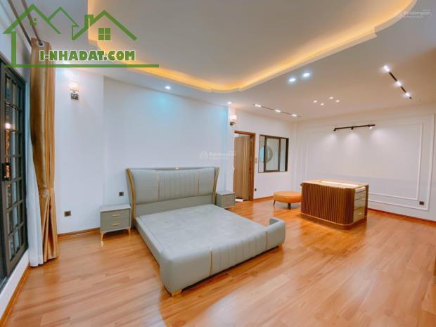 Nhà đẹp phố Nguyễn Văn Cừ, 70m2 x 6T, lô góc, gara ôtô, thang máy, KD, nội thất Châu Âu - 4