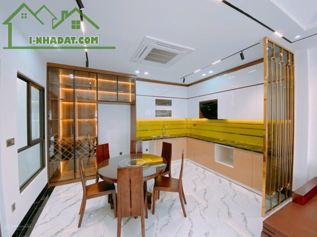 Nhà đẹp phố Nguyễn Văn Cừ, 70m2 x 6T, lô góc, gara ôtô, thang máy, KD, nội thất Châu Âu - 2