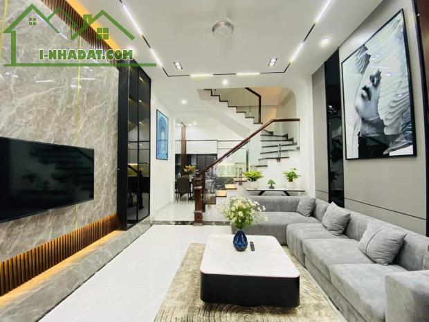 Bán nhà Tây Mỗ 38M2, 4 Tầng, lô góc 2 thoáng, ô tô đỗ cửa, full nội thất 4.7 tỷ - 5