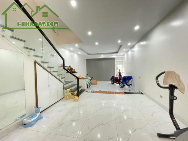Nhà Đẹp Ngọc Thụy, Phân Lô Giáo Viên, Gara, Ô tô tránh, Công Viên, Xách Valy Ở Luôn. - 2