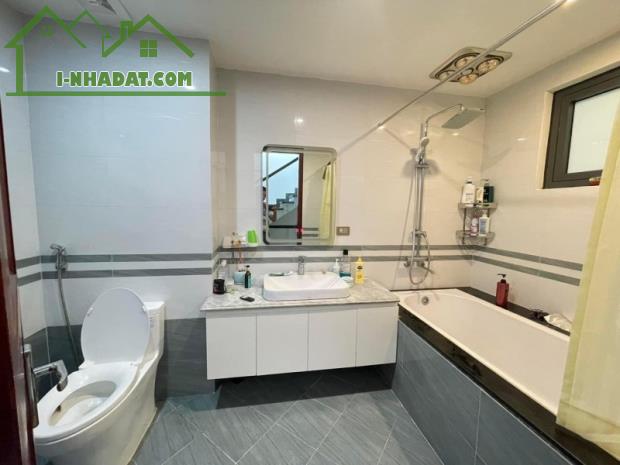 Nhà Đẹp Ngọc Thụy, Phân Lô Giáo Viên, Gara, Ô tô tránh, Công Viên, Xách Valy Ở Luôn.