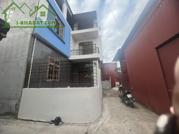 QUÁ MỨC NÓNG CHO ĐẤT THÀNH PHỐ 
Giá ối gời ơi bà con cô bác ạ 
GIÁ chỉ nhỉnh 1 tỷ có - 1