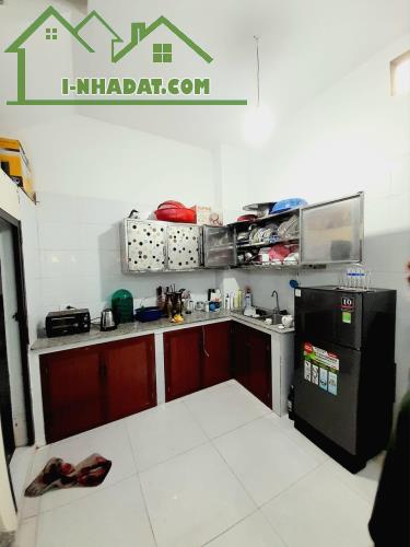 Giá ối gời ơi bà con cô bác ạ 
GIÁ chỉ nhỉnh 1 tỷ có ngay nhà 3 tầng mới 
DIỆN TÍCH GẦN - 2